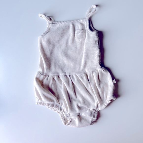 Baby Gap girl summer romper EUC size 12-18 months - Picture 1 of 3